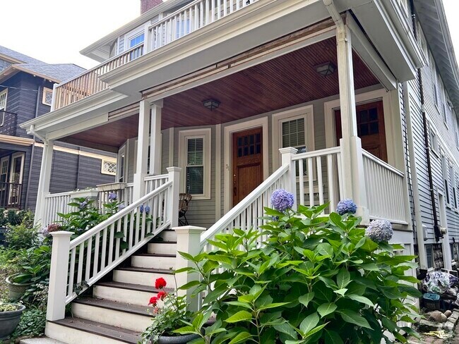 Building Photo - 31 Blakeslee St Unit 1 Rental
