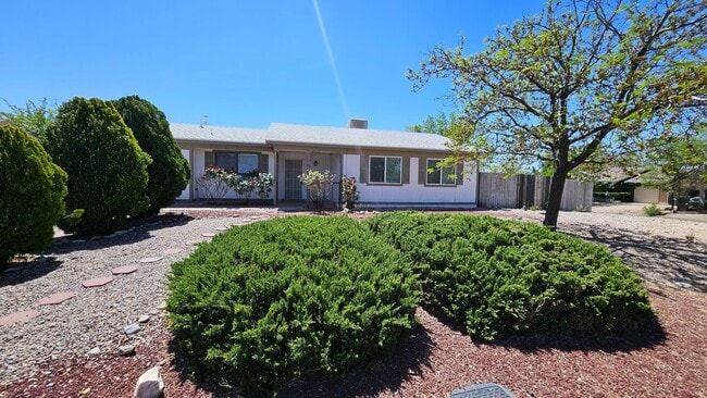 Building Photo - 3 bed 1.5 bath