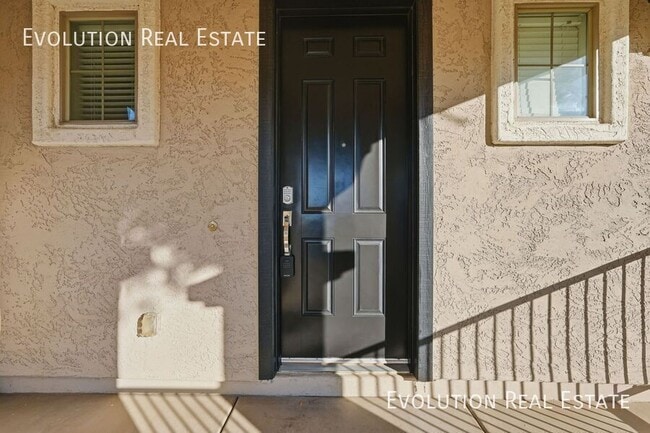 Photo - 3262 E Meadowview Dr