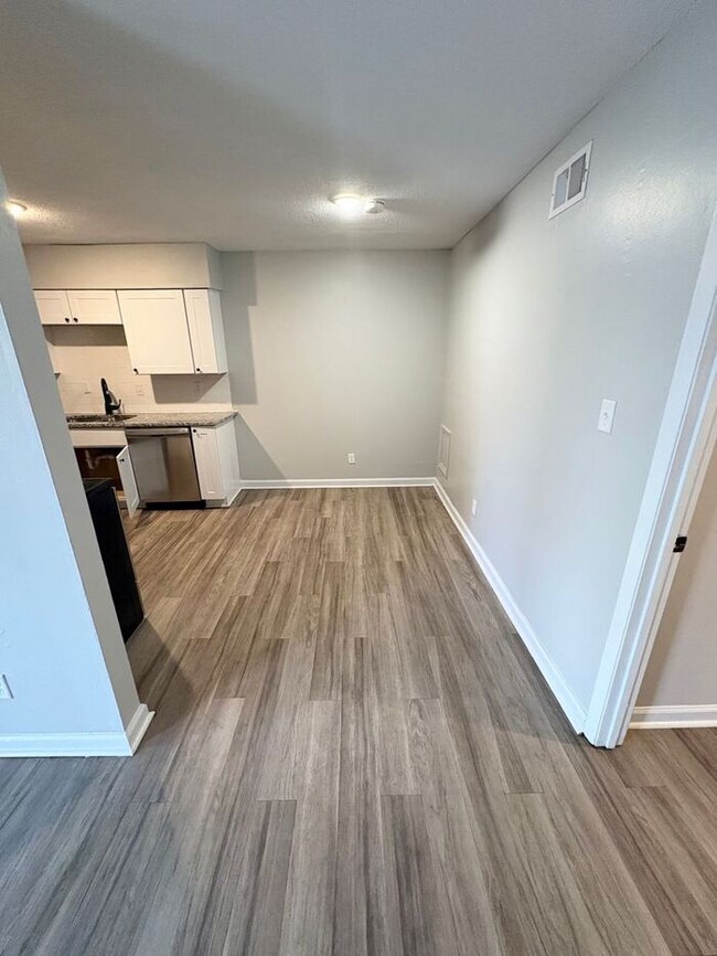 Photo - LIVE AT THE DEN THIS WINTER — FREE RENT + $995 SPECIAL