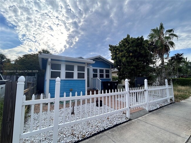 Building Photo - 413 S K St Rental