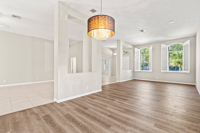 Photo - 1366 Crossbill Ct