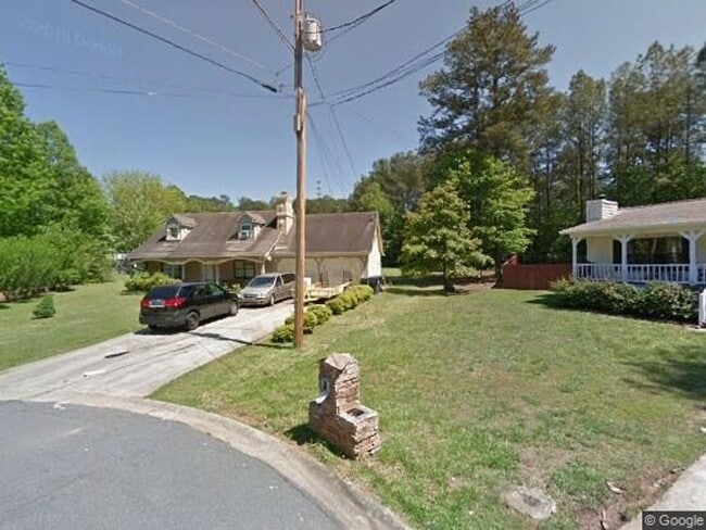 Building Photo - 2425 Justin Dr SW