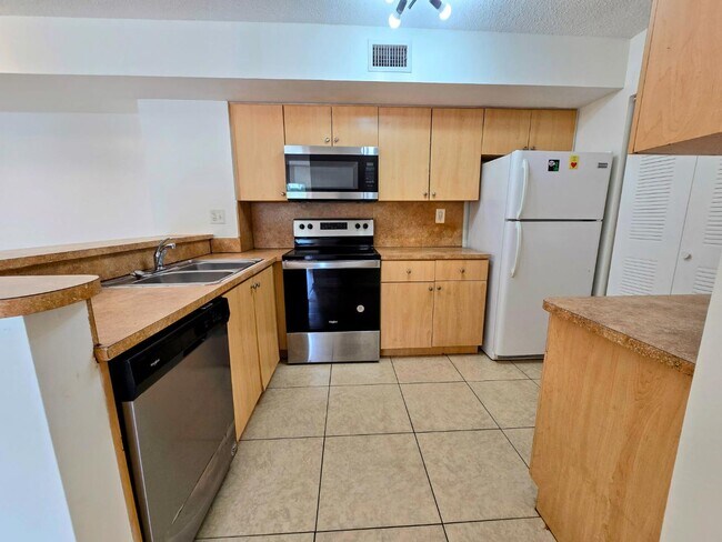 Photo - 2600 S University Dr Unidad #102