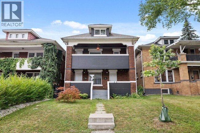 Photo - 541 Moy Ave