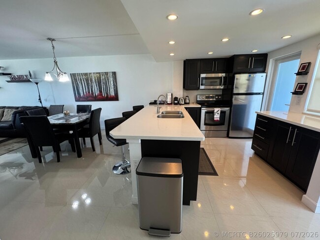 Building Photo - 201 N Ocean Blvd Unit Ph1