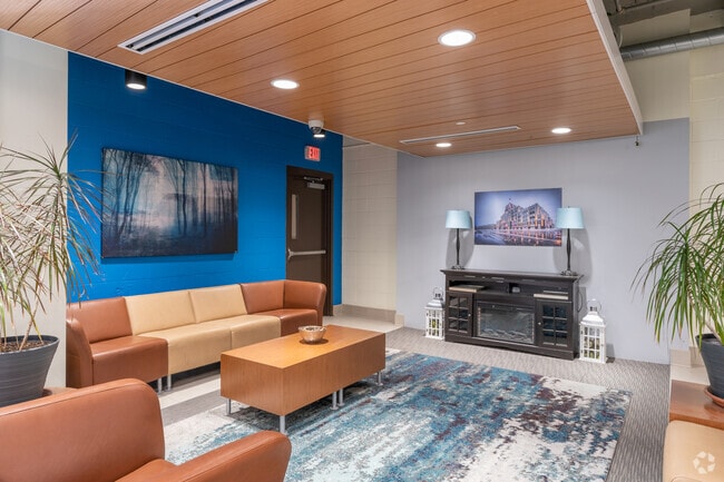 Photo - Creekwalk Commons