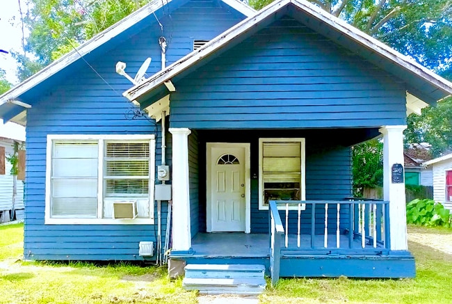 Photo - 308 W 8th St House