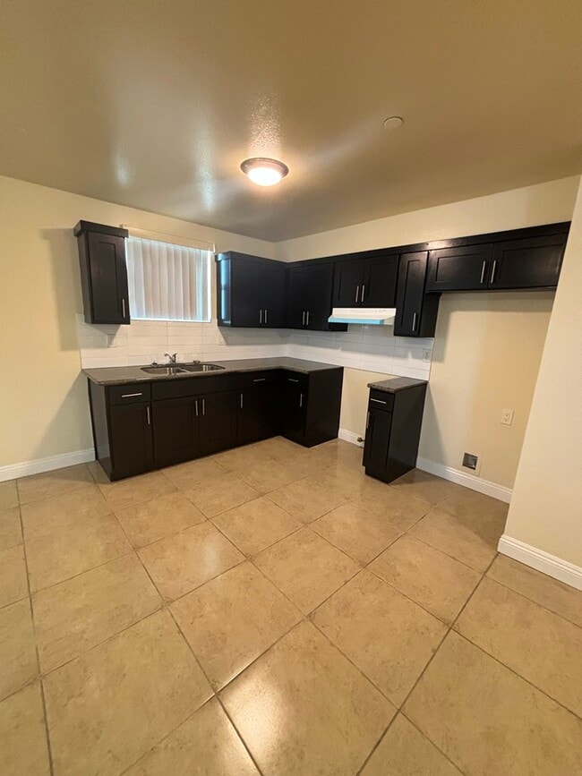 Photo - 702 1/2 W 45th St