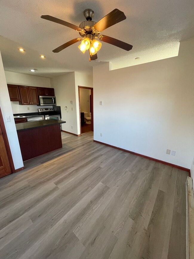 Photo - 1511-1513 Logan Ave Unidad 1511 Logan Ave