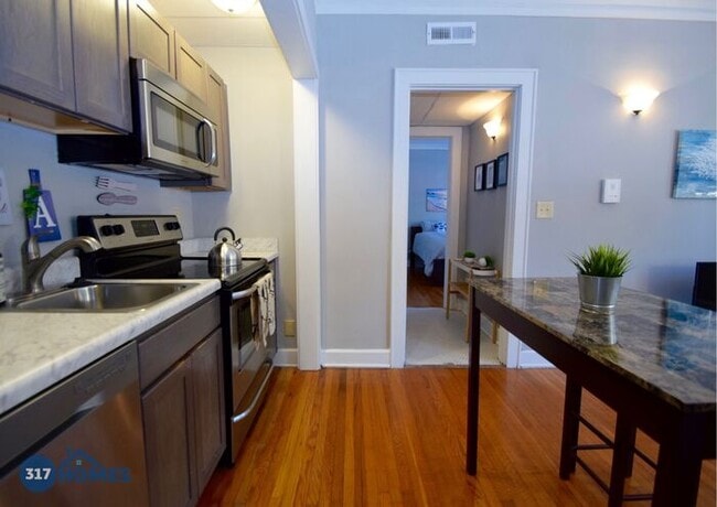 Photo - 2BR, 1 BTH Renovated and Cozy Apartment