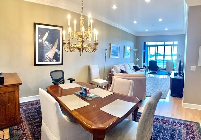 Building Photo - 193 W 8th St Unit 620