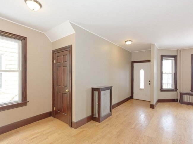 Photo - 546 Mercer St Unit 1