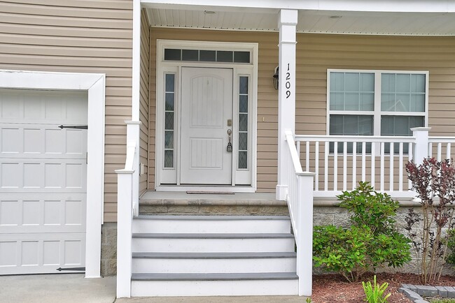 Photo - MOVE IN READY! GORGEOUS HOME IN CHESAPEAKE!