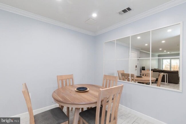 Photo - 255 S Pickett St Unidad 102