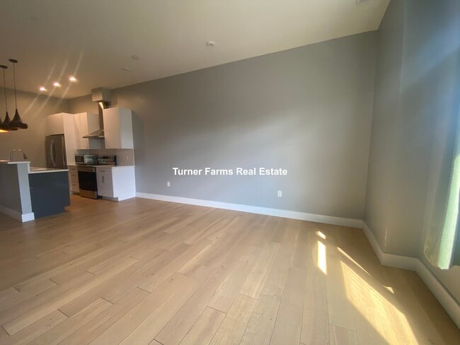 Photo - 60 Cross St E Unidad 207