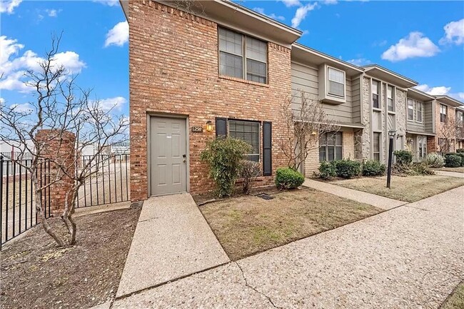 2/2.5 Condo at Canterbury Near Baylor! - 2/2.5 Condo at Canterbury Near Baylor!