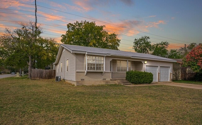 Frente - 1800 Hilltop Dr