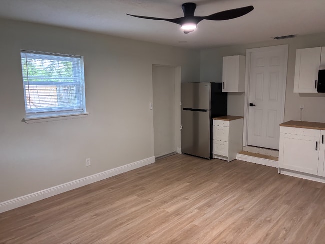 Photo - 3107 S Park Ave Unidad Side 2