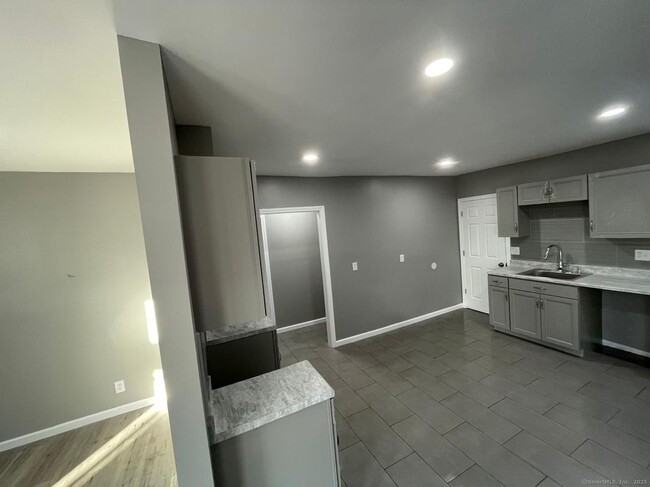 Building Photo - 431 Dixwell Ave Rental