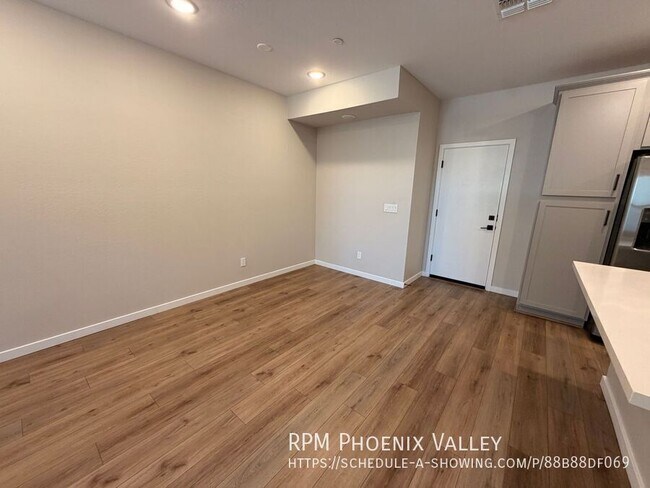 Photo - 740 E Lark St
