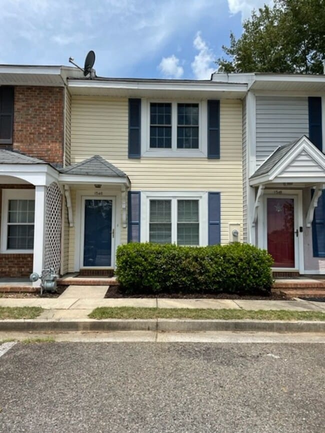 Building Photo - Quaint Towne Home close to all!