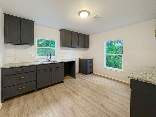 Photo - FOR RENT: Charming 2-Bedroom Home with a Versatile Bonus Room!