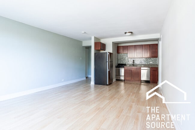 Photo - 445 W Wellington Ave Unit 04B