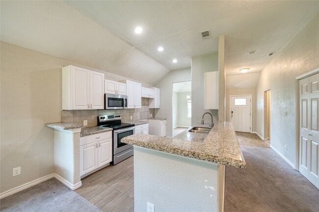 Building Photo - 319 Dreamland Ave