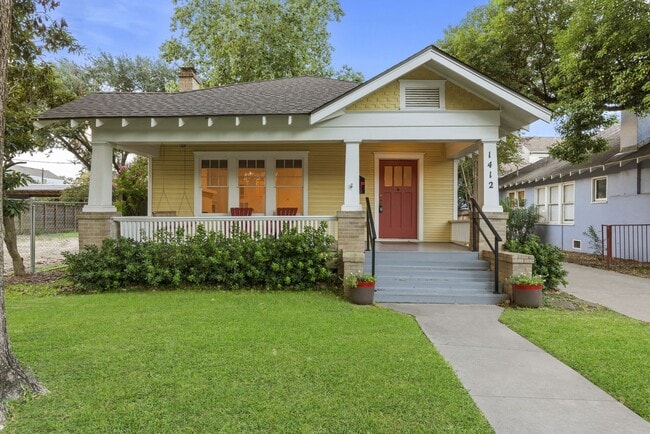 Building Photo - Montrose Gem: 2-Bed Bungalow Rental