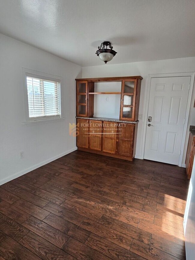 Photo - 6 E Hill Dr