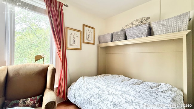 Photo - 4-50 Nelson St W