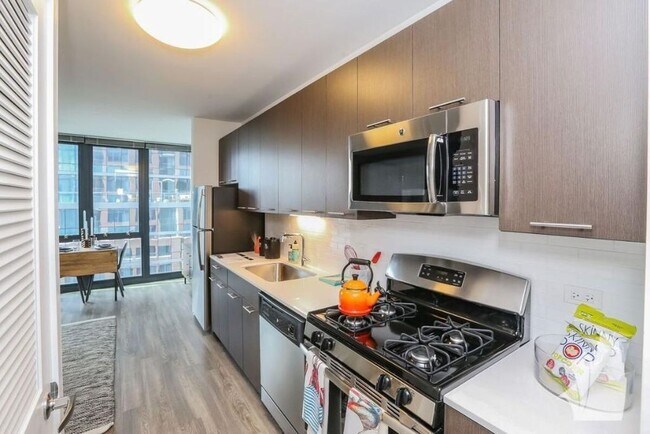 Photo - 637 N Wells St