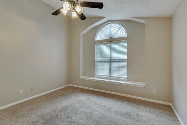 Building Photo - Great looking home in Richmond Hill