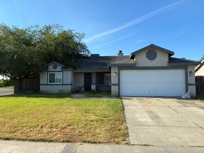 Building Photo - 3 Bedroom 2 Bath Home