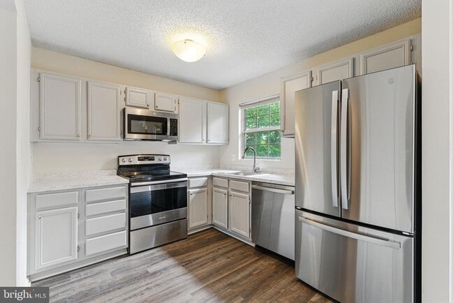Photo - 505 Knollwood Ct
