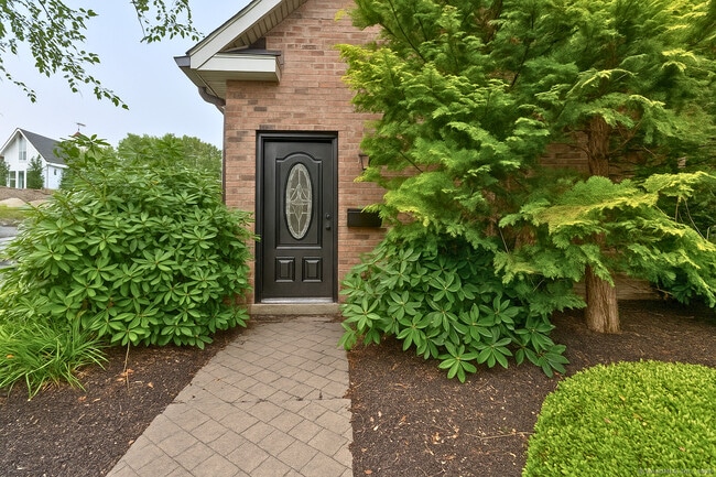 Building Photo - 35 Paddock Ln Rental