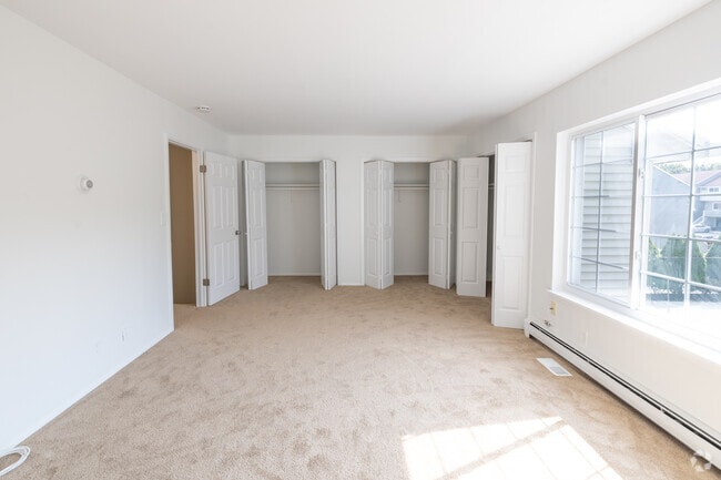 2BR, 1BA, 1/2BA 980SF