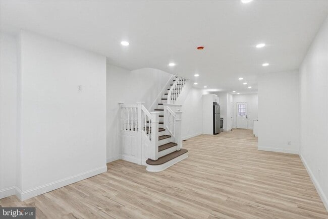 Building Photo - 17 N Millick St