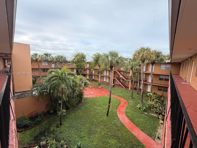 Building Photo - 1280 W 54th St Unit 322B