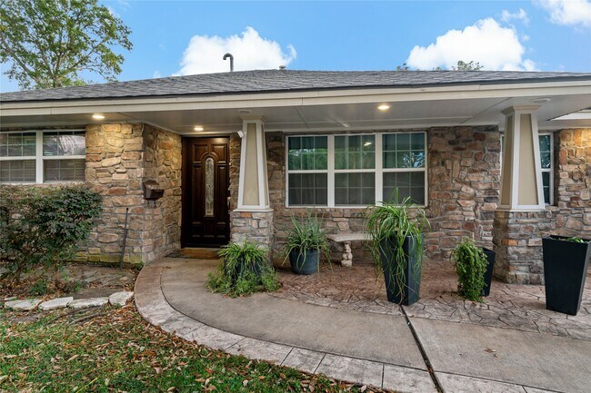 Photo - 5923 Moonmist Dr