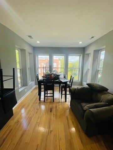 1411 E 67th Pl Unidad 3E