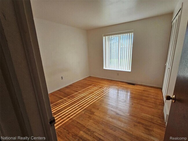 Photo - 29576 City Center Dr Unit 4