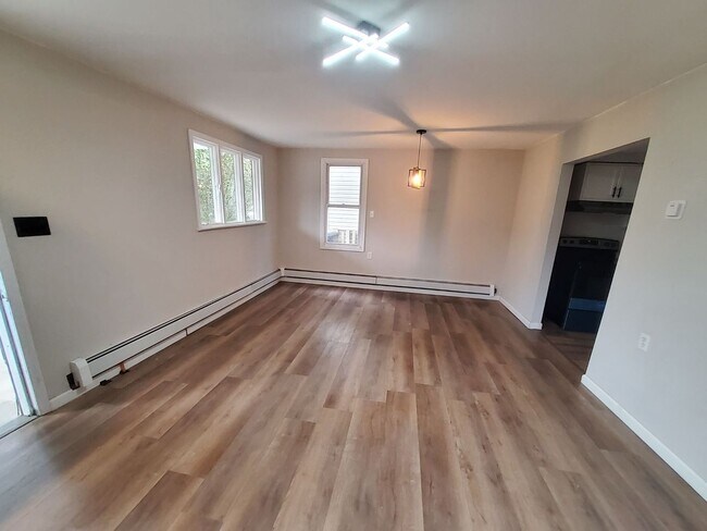 606 Meadow Ave Unit Front