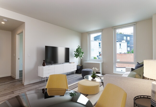 Photo - 470 Manhattan