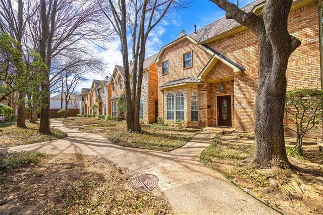 Photo - 5856 Oram St