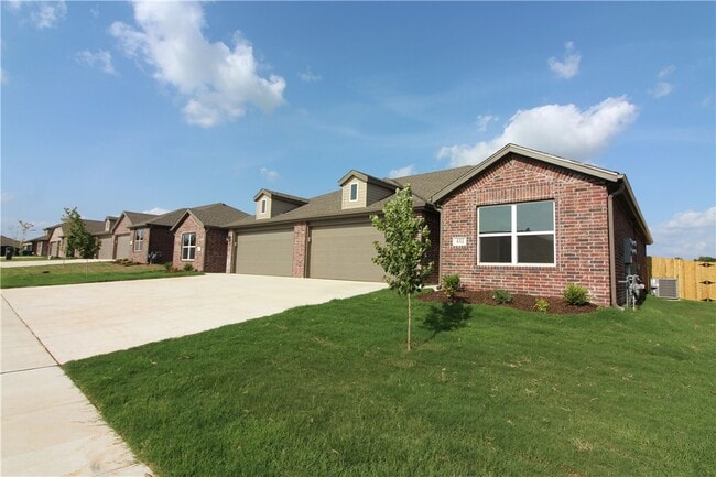 Photo - 432 Barbet Dr
