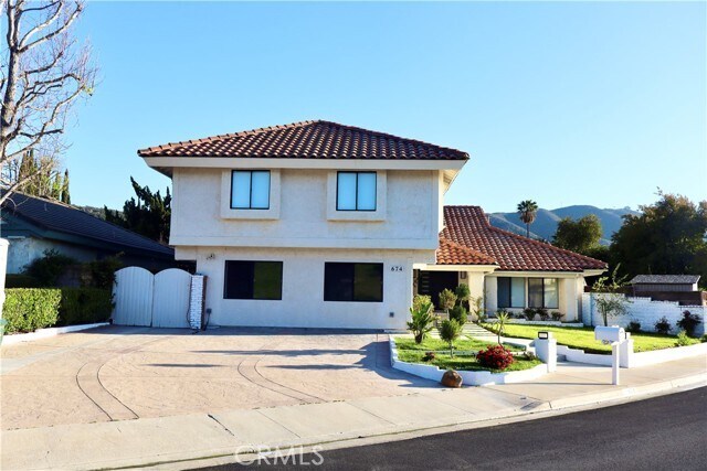 Photo - 674 Cypress St