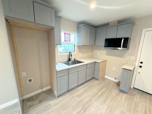Building Photo - Gorgeous 1BD/1BA all appliances included. Move in ready!! Unit 20235 (JADU)