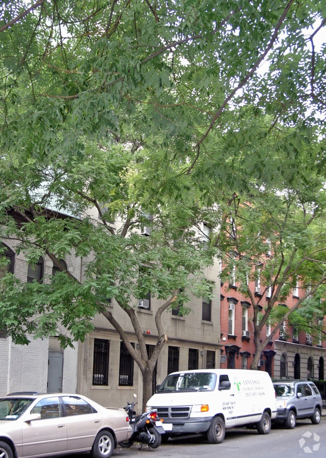 Primary Photo - 252-254 E 74th St Rental